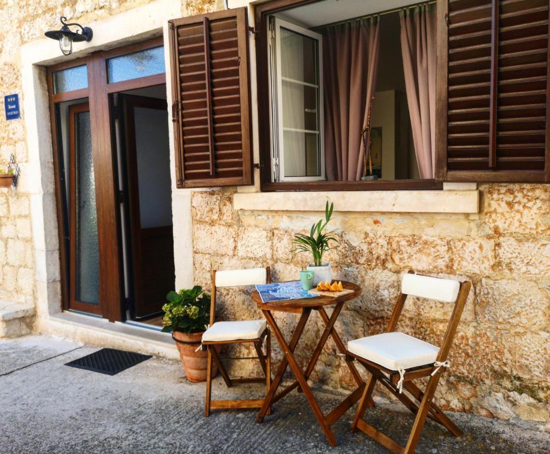 Apartman Michelangelo In The Centar Of Supetar Exterior photo